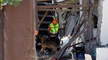 Los equipos de rescate trabajan ahora entre los escombros por si pudiera haber alguna víctima mortal más