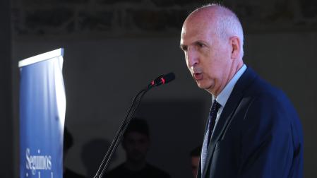 Miguel Ángel Riezu, director de Diario de Navarra, durante la lectura de su discurso