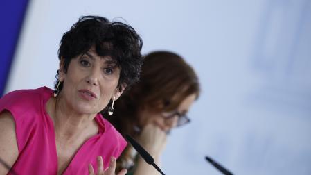 La portavoz del Gobierno Elma Saiz, durante la rueda de prensa posterior a la reunión del Consejo de Ministros, este martes en el Palacio de la Moncloa