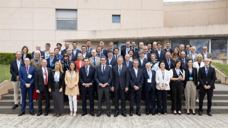 *A: Irati Aizpurua San Román *F: 09-06-26 *T: Encuentro de empresas navarras y aragonesas, con la participación de los presidentes de las patronales de ambas comunidades y de Garamendi, presidente de la CEOE. *L:  Museo Universidad de Navarra. Pamplona.