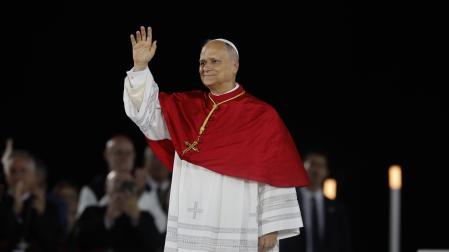 El papa León XIV, durante la vigilia con 40.000 personas este martes en el Estadio Olímpico de Barcelona