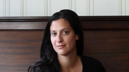 La escritora canadiense Elle Kennedy.
