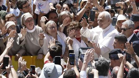 El papa León XIV a su llegada a la Abadía de Nuestra Señora de Montserrat