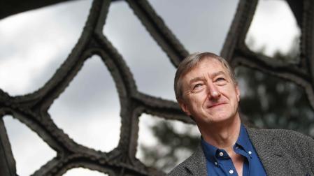 Fotografía de archivo del 26/11/2012 del escritor británico Julian Barnes , uno de los novelistas más influyentes en lengua inglesa de las últimas décadas,