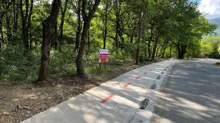 Detalle del carril bici que une el centro urbano de Alsasua con Dantzaleku.
