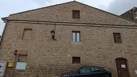 Vista del edificio que albergaba el cine y se habilitará como centro sociocultural