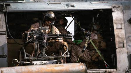 Marines, en un entrenamiento de tiro desde un helicóptero
