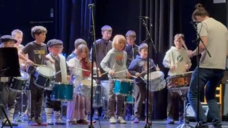 Ensayo de la batukada de la Escuela de Música de Etxarri Aranatz.