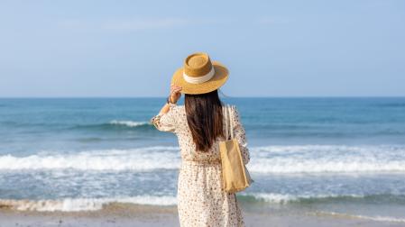 El sol, el cloro, la sal y las altas temperaturas pueden deteriorar el pelo en verano