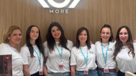 e paso la foto que ayer fue locura total. Nombres de izq a derecha. Mónica Torbay, Nuria Arteaga, Lina Kadri, Sarai Simal, Rocío Plaza y Paula Alén.