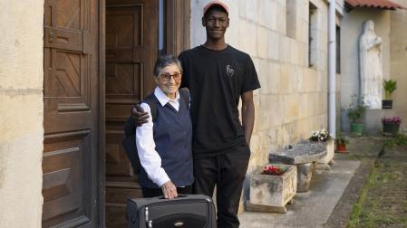 *A: Irati Aizpurua San Román *F: 12-06-26 *T: Entrevista a sor Adelina, que con 84 años vuelve a las misiones. *L: Residencia de la Providencia de Hijas de la Caridad. Pamplona.