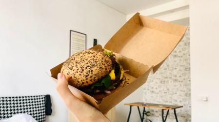 Las hamburguesas, uno de los platos que se piden a domicilio