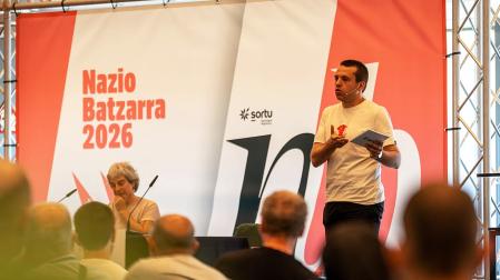 Xabier Iraola durante la asamblea de Sortu celebrada en Baluarte