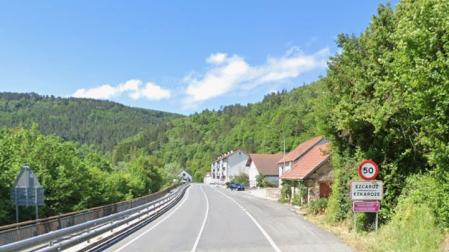 Vista diurna del lugar donde ha sido avistado de madrugada el oso
