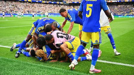 Los jugadores de Curazao celebran el empate logrado por Livano Comenencia en su debut mundialista contra Alemania