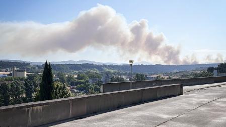Imagen del incendio de Arazuri visto desde Etxabakoitz