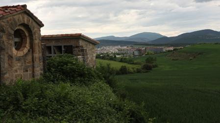 Vista de Sarriguren desde las inmediaciones del cementerio de Badostáin