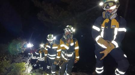 Bomberos de Navarra en labores nocturnas de extinción