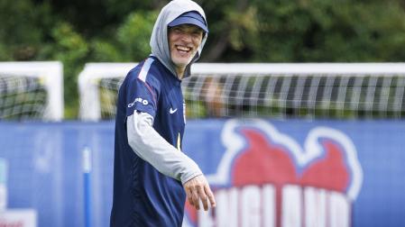 El seleccionador Thomas Tuchel sonríe durante un entrenamiento en la concentración de Inglaterra