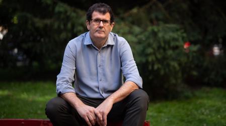 En 'Mirar el mar' hay microrrelatos escritos hace 25 años y otros del último verano