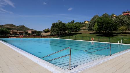 Vista de las piscinas de Obanos, ya reformadas y listas para su apertura