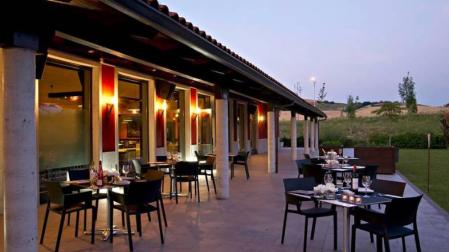 La terraza del restaurante La Hacienda es el lugar perfecto para pasar estas noches de verano