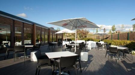 También de día la terraza del restaurante de Mutilva se convierte en la mejor opción
