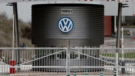 Puerta de acceso a Volkswagen Navarra desde el parque de proveedores