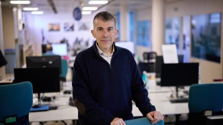 Iñaki Bernal Echeverría (Pamplona, 1977) es líder a nivel mundial de Inteligencia Artificial del grupo Santander y presidente de la Fundación Teresa, de apoyo a personas con discapacidad intelectual para utilizar la tecnología.