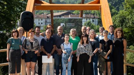 Asistentes a la inauguración oficial del tramo de vía verde entre Santesteban y Elizondo.