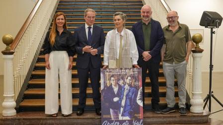 De izda. a dcha: Vanesa Fernández (EITB); el viceconsejero vasco de Cultura, Andoni Iturbe; Ana Díez; el director de la Filmoteca Vasca, Joxean Fernández, y José Luis Rebordinos, director del Zinemaldia