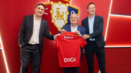 Braulio Vázquez, Luís Sabalza y Luis Miguel Ramis, director deportivo, presidente y entrenador.