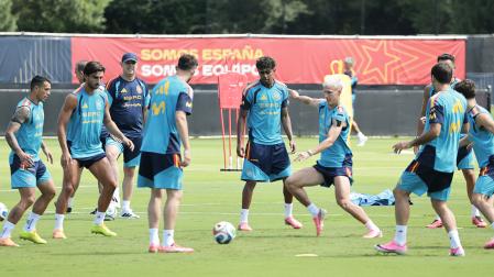 Los jugadores de la selección española durante el entrenamiento del equipo este viernes 19 de junio en Chattanooga (Tennessee)