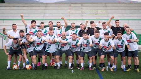 Los jugadores del Pamplona se conjuran para afrontar el partido decisivo ante el Murcia Imperial en busca del ascenso a la Segunda RFEF