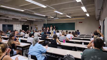 Foto de la OPE de maestros en la Universidad Pública de Navarra.