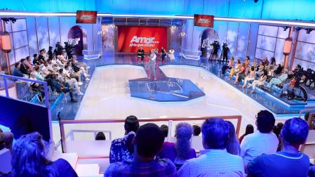 Una imagen del nuevo programa de Telecinco 'Amor...¡O lo que surja!.'