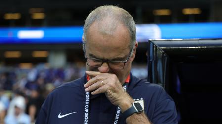 Marcelo Bielsa (Uruguay) durante el duelo contra Cabo Verde