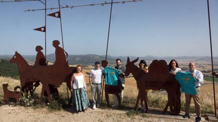 Ixone Esquíroz, Adrián Suescun, Jon Gondán, Itziar Imaz, Alicia Nicolás y Rafael Ansó, este lunes 22 de junio en el Alto de El Perdón durante el primer acto de La Cizur-Gares.