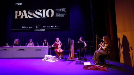 De izquierda a derecha: Raquel Andueza, la consejera Esnaola, Marisol Martínez y el grupo Hespérides en la presentación de SMADE