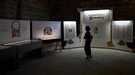 Fotos de la muestra 'Romanz. En lengoage de Navarra' en el Archivo de Navarra