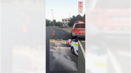 Imagen de los trabajos de Policía Foral en la zona afectada por el vertido de gasoil