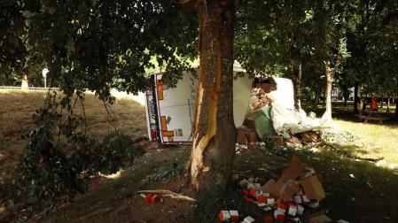 Foto del accidente de un camión en la carretera N-121-A a la altura de Baztan.