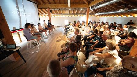 Asistentes a la presentación del documental en San Martín de Unx