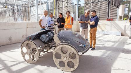 Ocho millones en mejoras en la depuradora de Arazuri. La estación depuradora de aguas residuales de Arazuri funciona ya con las mejoras llevadas a cabo en los procesos de depuración, reciclaje de los lodos generados y en la producción de energía de origen solar. La instalación, en marcha desde 1990, depura el 60% de los lodos que se producen en Navarra. Las actuaciones llevadas a cabo han supuesto una inversión de ocho millones de euros. cedida