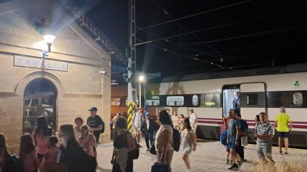 Fotos de los pasajeros que han sufrido el retraso de sus trenes por la falta de tensión en la catenaria