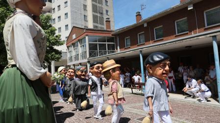 Gigantes en fiestas de Barañáin, día del abuelo 2025