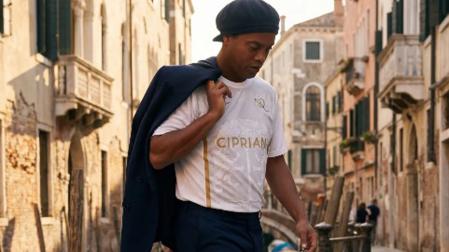 Ronaldinho anuncia que vuelve al fútbol profesional, con el Ravenna italiano