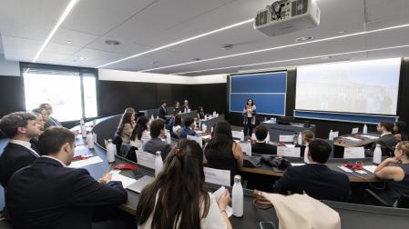 Alumnos en un master de la Universidad de Navarra.