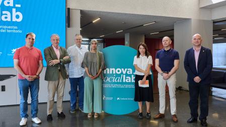 Desde la izda:Ibon Mimentza (Garalur), José Ramón Lacosta y Rafael Sánchez-Ostiz (ambos de Fundación IDEA), Loubna Abdellaoui Msahli (técnica en Fitero), Izaskun Azkona (Fundación la Caixa), José Ángel Andrés (Fundación Caja Navarra) y Miguel Aguirre (alcalde de Fitero).