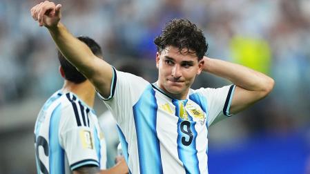 El argentino Julian Alvarez saluda tras finalizar el encuentro contra Austria en el Mundial 2026